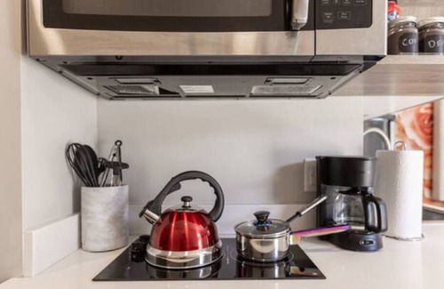 Midway District House | BrightApt Near All w/Cable/HBO/Fast WIFI