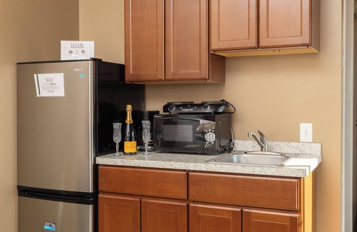 Cheyney Hotel | Brinton Suites