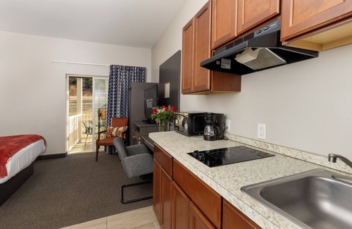 Cheyney Hotel | Brinton Suites