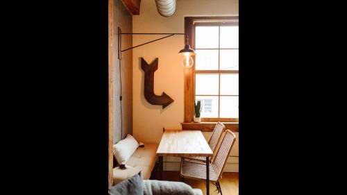 Downtown Springfield Apartment | Broken Clock