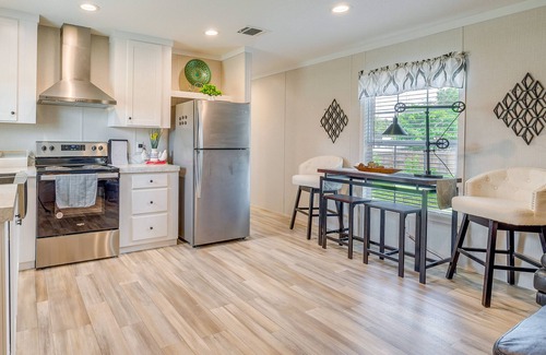 Brooksville House | Brooksville Home w/Fenced Yard - 14 Mi to Coast!