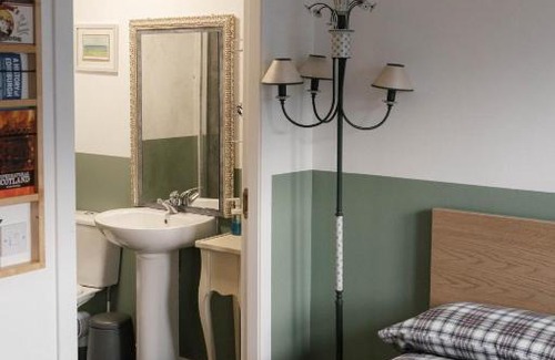 Sighthill House | BroomHouse HomeStay