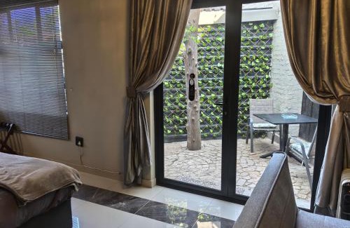 Greater Johannesburg Metropolitan Area Apartment | Bryanston Palms Accommodation