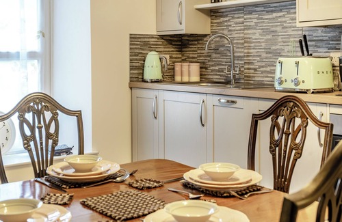 Felinfach Cottage | Brynog Mansion Apartment