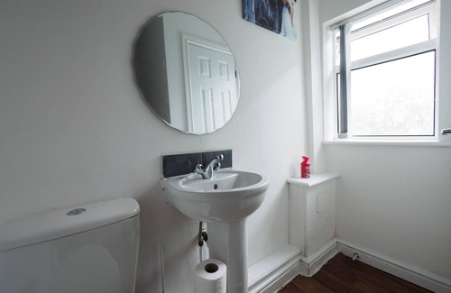 Stoke-on-Trent Apartment | Bucknall Lodge Family Room 4 Hanley