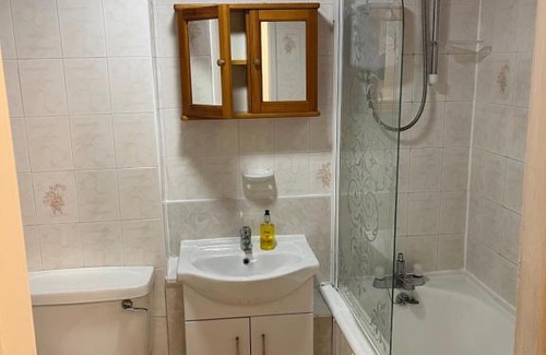 Ellemford Apartment | Budget flat by Saughton tram stop