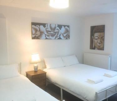 Gosport Apartment | Budget Studio - Central Gosport with Free Parking