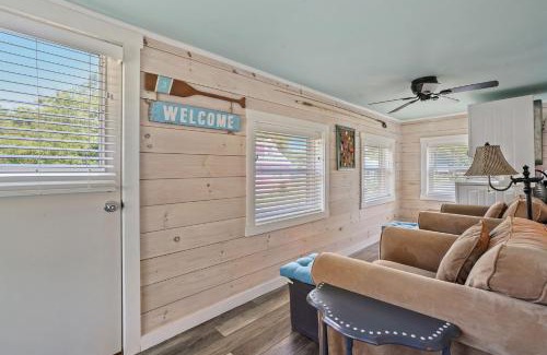 Chincoteague House | Bue Crab Bungalow - Charming in-town cottage!