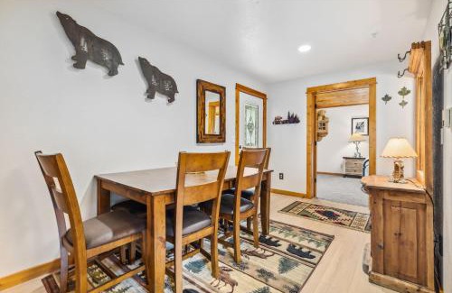 Fall River Estates Apartment | Bugle Pointe A01 by Estes Park Condos