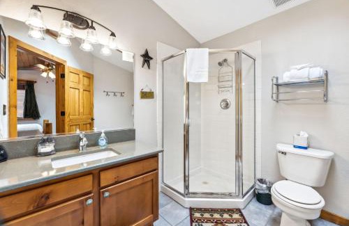 Fall River Estates Apartment | Bugle Pointe A01 by Estes Park Condos