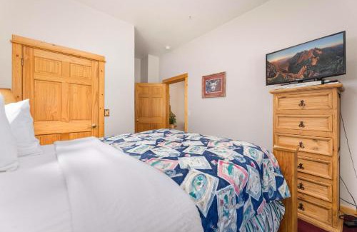 Fall River Estates Apartment | Bugle Pointe A16 by Estes Park Condos
