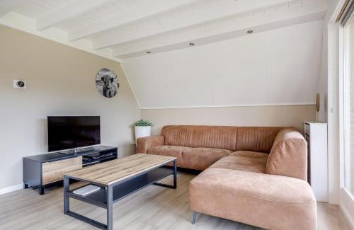 Zwiggelte House | Buizerd I Huisje in Noordse Stijl met Tuin