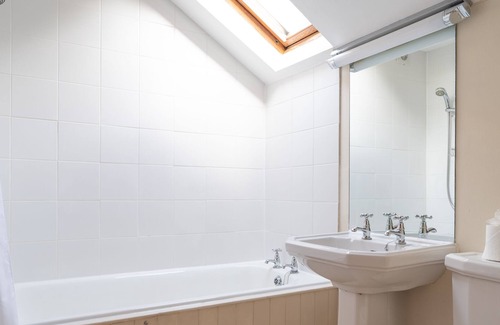 Graythwaite Apartment | Bull Pen - Five Bedroom Apartment, Sleeps 10