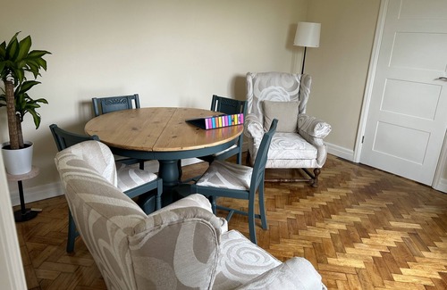 Risca East House | Bungalow in Welsh Mountainside Ideal for Cycling, Walking and Events in Cardiff