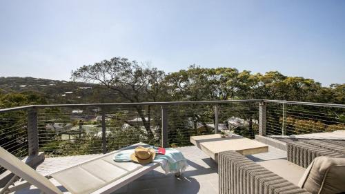 Killcare House | Bush and Bay Setting With Easy Walk To Beach