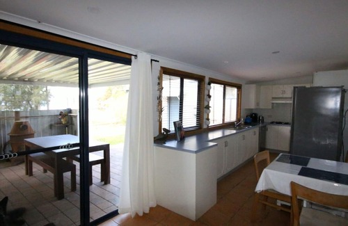 Sanctuary Point Cottage | By The Water - Sanctuary Point , NSW - PET FRIENDLY
