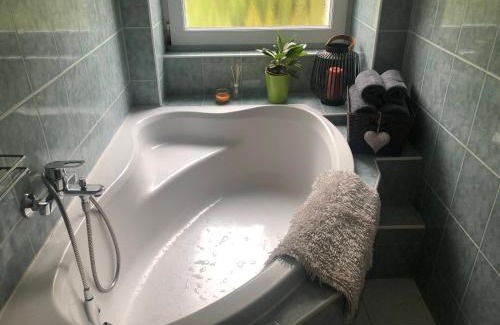 Karlovy Vary Apartment | Byt s krásnou vyhlídkou na hotel Imperial