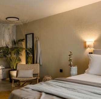 Lixouri Apartment | Cássia Suite in Kefalonia with Balcony Nomāde Agora