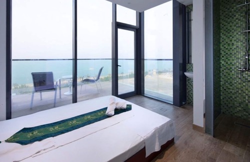 Palm Jumeirah Hotel | C Central Resort the Palm
