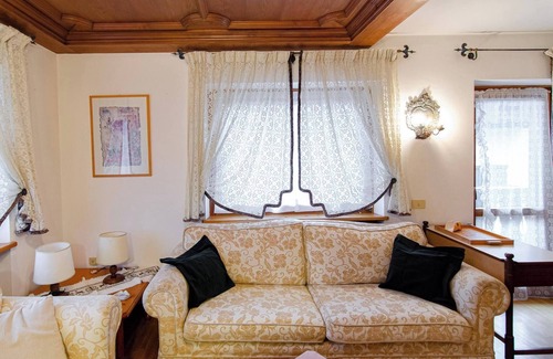 San Vito di Cadore Apartment | Cà Enrosadira:cole to the centre with WI-FI