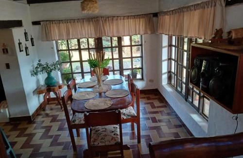 Samaipata Apartment | Cabaña Los Eucaliptos con Suite, TV 50 Mezzanine y Parrillero, Samaipata