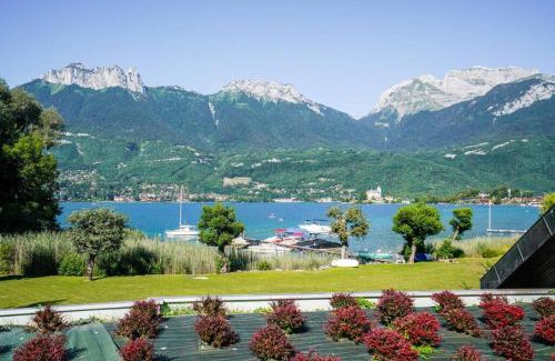 Duingt Apartment | CABANA & Les pieds dans l'eau