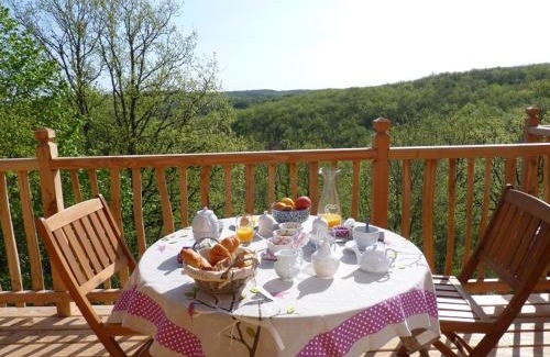 Salignac-Eyvignes Bed & Breakfast | Cabane-hobbit de Samsaget