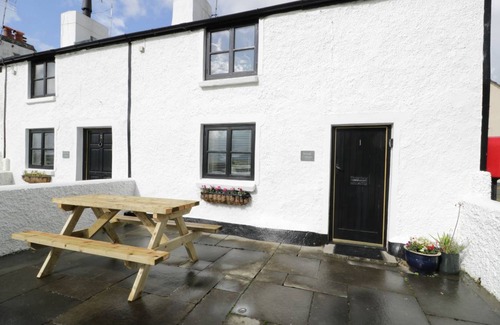 Brynsiencyn Cottage | Cabin ∙ 1 bedroom ∙ 4 guests
