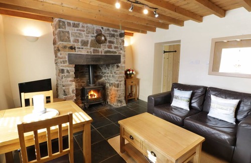 Brynsiencyn Cottage | Cabin ∙ 1 bedroom ∙ 4 guests