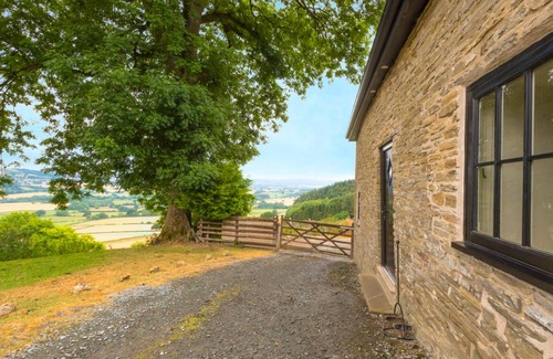Bishops Castle Cottage | Cabin ∙ 2 bedrooms ∙ 4 guests