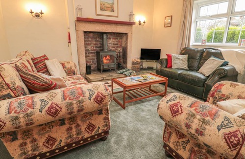 Longframlington Cottage | Cabin ∙ 2 bedrooms ∙ 3 guests