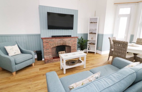 Frinton-on-Sea Cottage | Cabin ∙ 2 bedrooms ∙ 4 guests