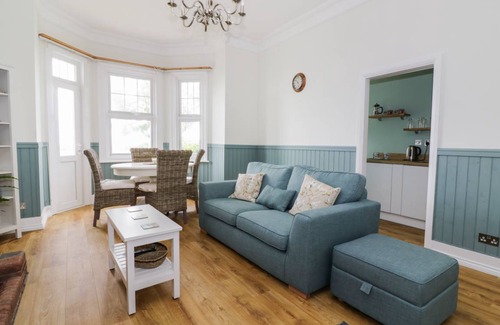 Frinton-on-Sea Cottage | Cabin ∙ 2 bedrooms ∙ 4 guests