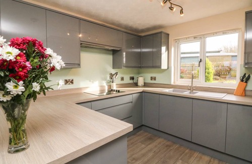 Brayford Cottage | Cabin ∙ 2 bedrooms ∙ 4 guests