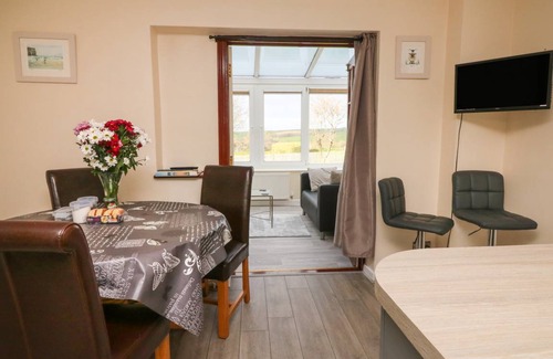 Brayford Cottage | Cabin ∙ 2 bedrooms ∙ 4 guests