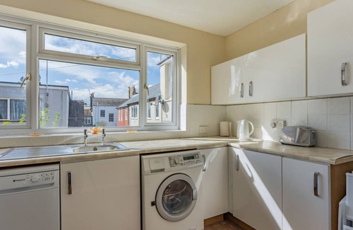 Bognor Regis Cottage | Cabin ∙ 2 bedrooms ∙ 4 guests