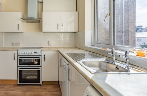 Bognor Regis Cottage | Cabin ∙ 2 bedrooms ∙ 4 guests
