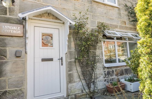 Fylingthorpe Cottage | Cabin ∙ 2 bedrooms ∙ 5 guests
