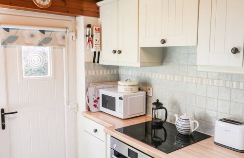 Fylingthorpe Cottage | Cabin ∙ 2 bedrooms ∙ 5 guests