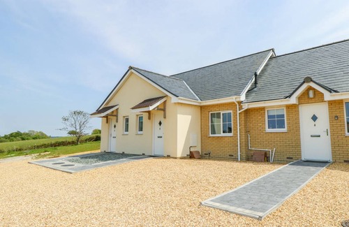 Freshwater Cottage | Cabin ∙ 2 bedrooms ∙ 4 guests
