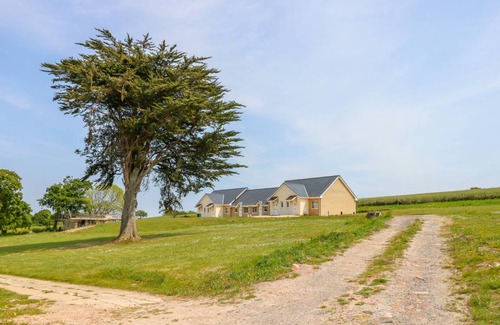 Freshwater Cottage | Cabin ∙ 2 bedrooms ∙ 4 guests