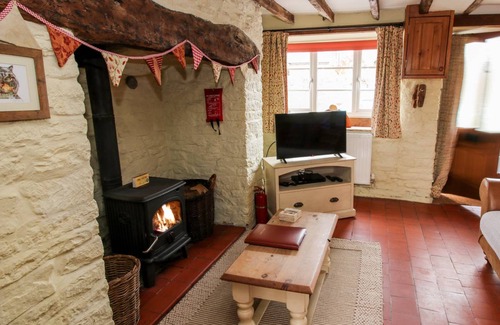 Clun Cottage | Cabin ∙ 2 bedrooms ∙ 3 guests