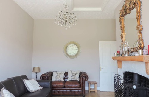 Totland Bay Cottage | Cabin ∙ 2 bedrooms ∙ 4 guests