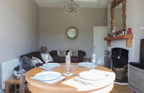 Totland Bay Cottage | Cabin ∙ 2 bedrooms ∙ 4 guests
