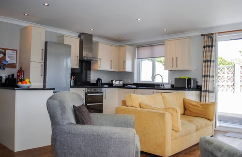 Hope-Cove Cottage | Cabin ∙ 2 bedrooms ∙ 4 guests