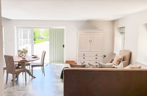 Winterslow Cottage | Cabin ∙ 2 bedrooms ∙ 4 guests