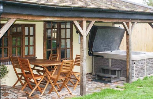 Little Malvern Cottage | Cabin ∙ 3 bedrooms ∙ 5 guests