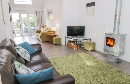 Henryd Cottage | Cabin ∙ 3 bedrooms ∙ 5 guests