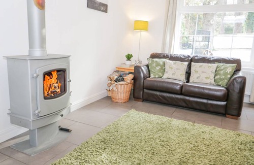 Henryd Cottage | Cabin ∙ 3 bedrooms ∙ 5 guests