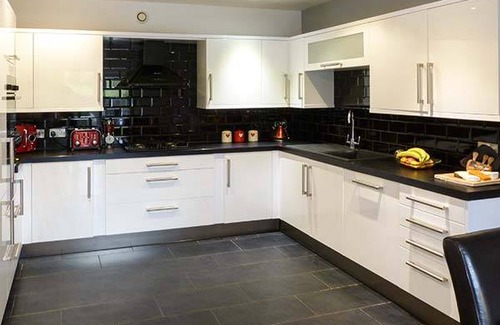Cowling Cottage | Cabin ∙ 5 bedrooms ∙ 10 guests